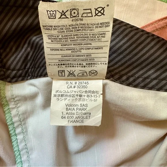 Volcom Mod Tech Board Shorts - Picture 7 of 7